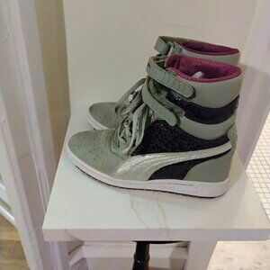 Women's Puma high top sneakers/grey and purple with velcro